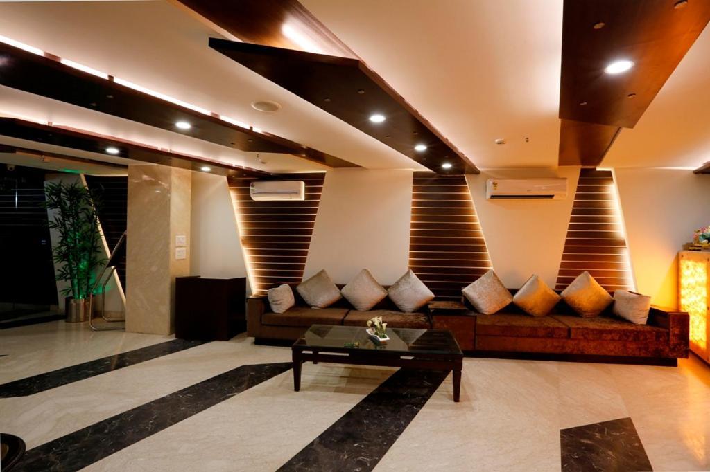 Airport La Sapphire Hotel & Restaurant Nueva Delhi Exterior foto