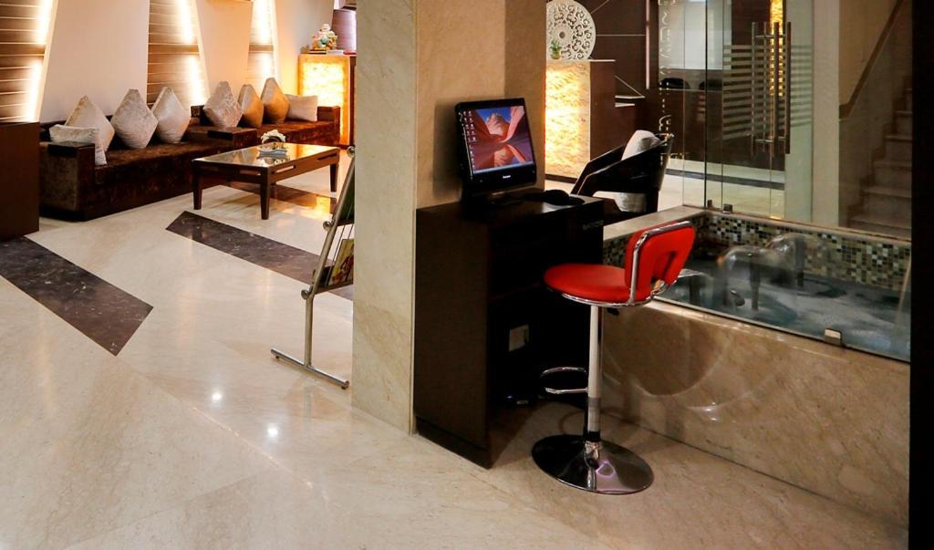 Airport La Sapphire Hotel & Restaurant Nueva Delhi Exterior foto