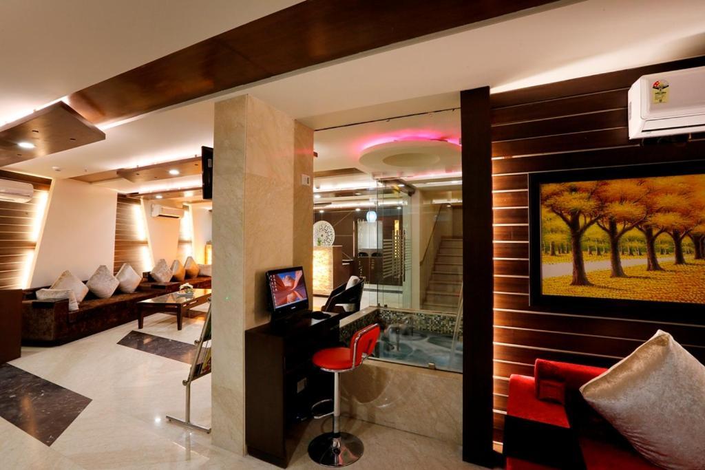 Airport La Sapphire Hotel & Restaurant Nueva Delhi Exterior foto
